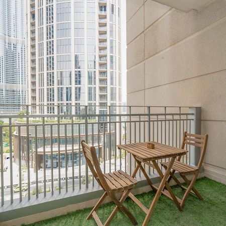 3Br Oasis In Downtown With Burj Khalifa And Pool View Daire Dubai Dış mekan fotoğraf